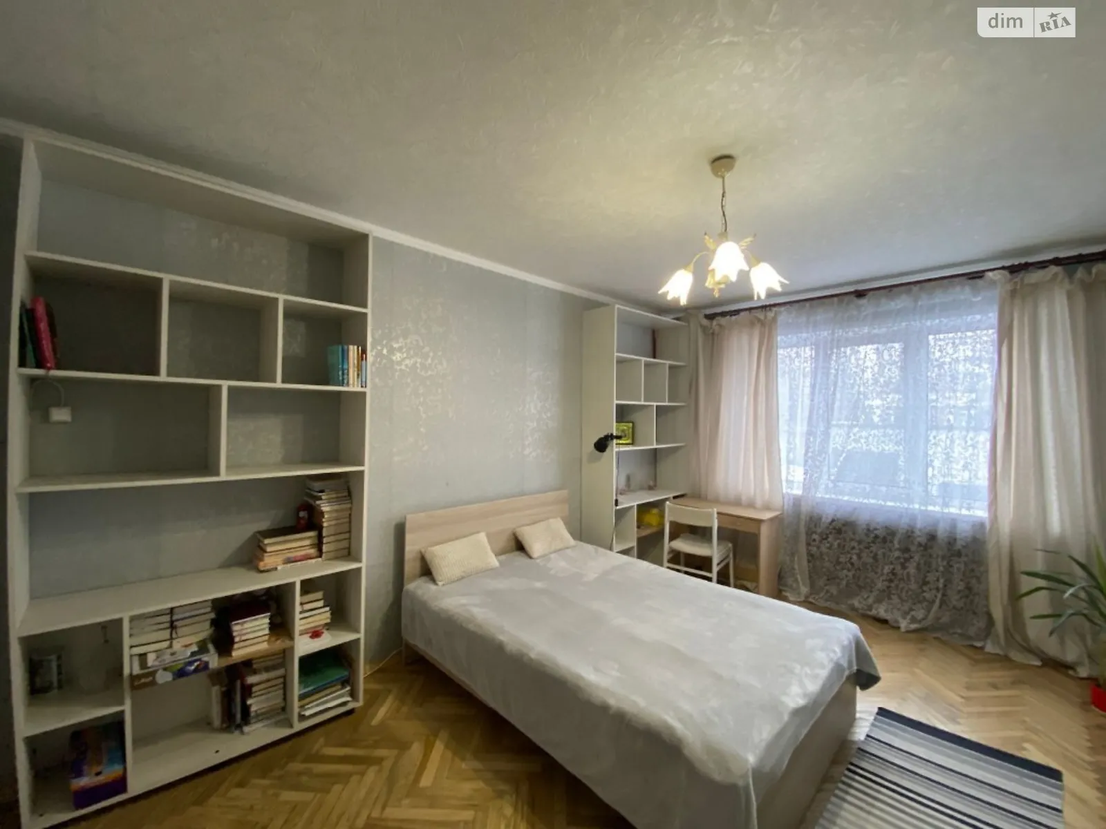 Продается 3-комнатная квартира 73 кв. м в Киеве, ул. Никольско-Слободская, 4А