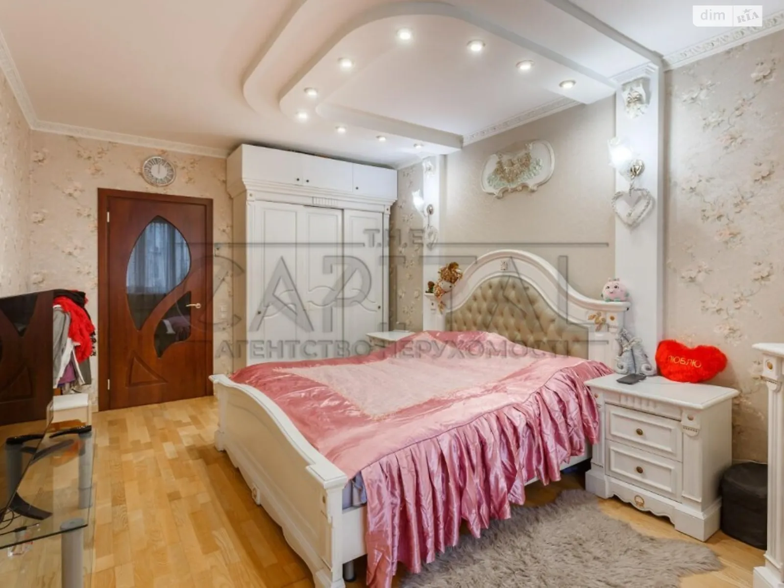 Продается 3-комнатная квартира 97 кв. м в Киеве, ул. Княжий Затон