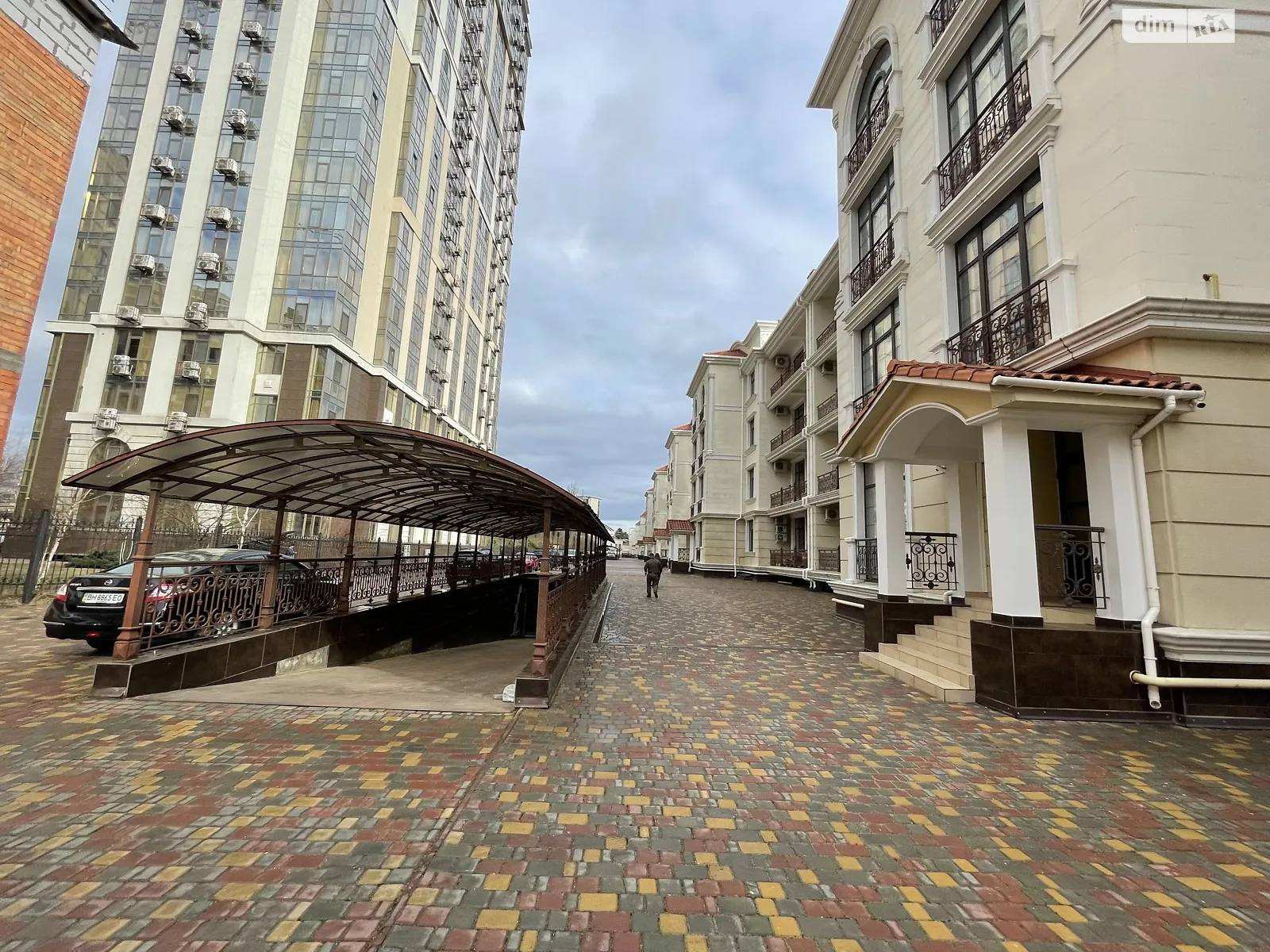 Продается 1-комнатная квартира 50.1 кв. м в Одессе, бул. Французский - фото 1