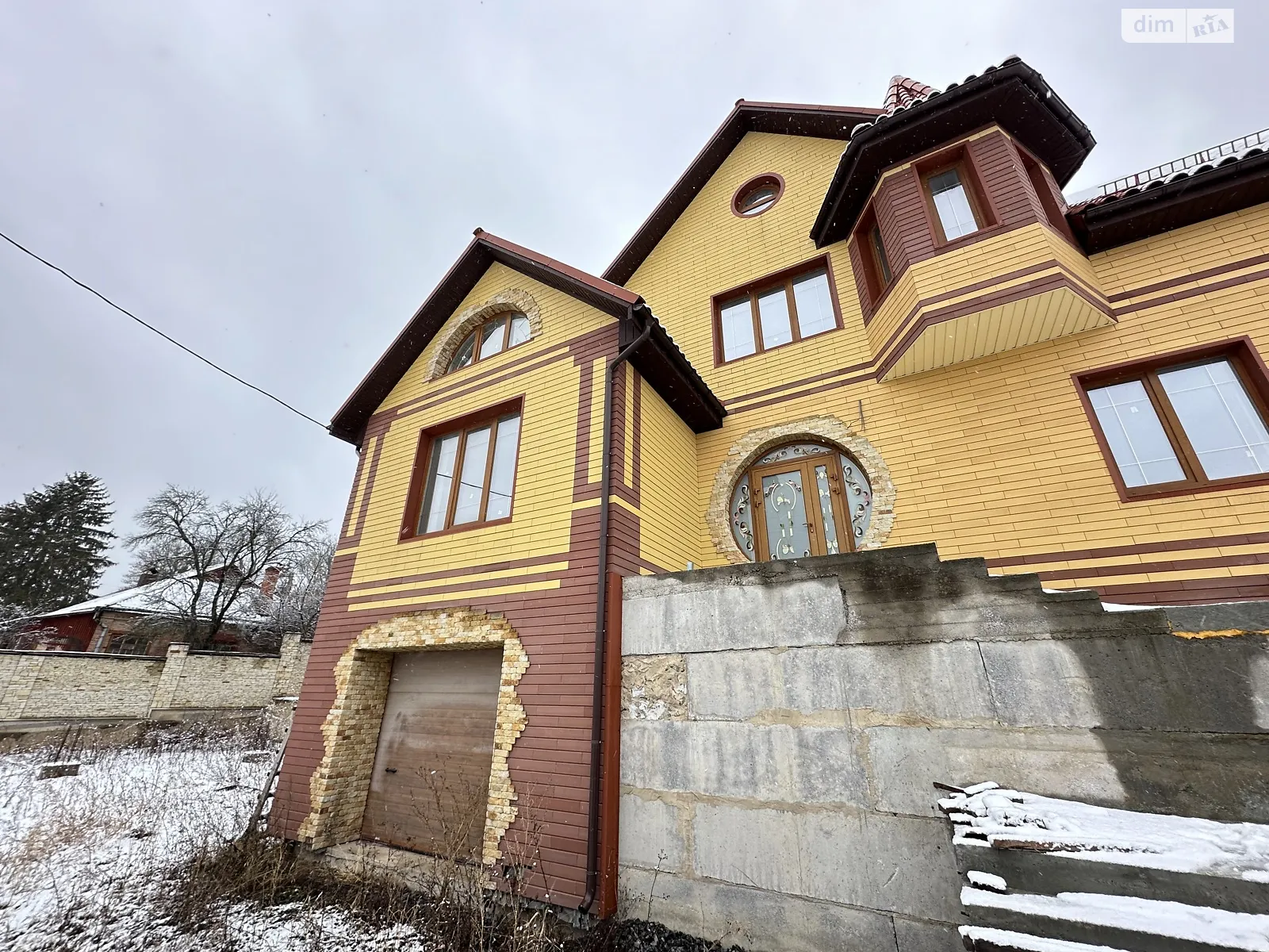 Продается дом на 2 этажа 385 кв. м с верандой, цена: 279900 $ - фото 1