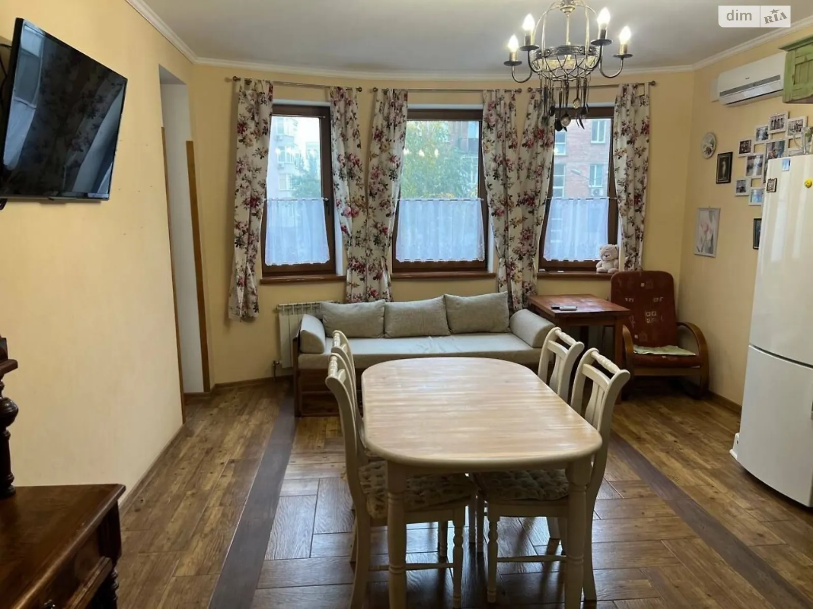 Продается 2-комнатная квартира 79 кв. м в Киеве, ул. Максима Кривоноса, 17