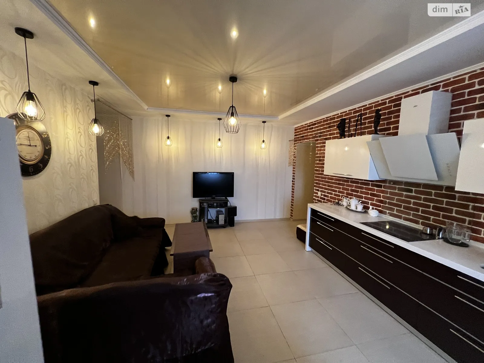 Продается 2-комнатная квартира 73 кв. м в Черноморске, ул. Парусная, 17 - фото 1