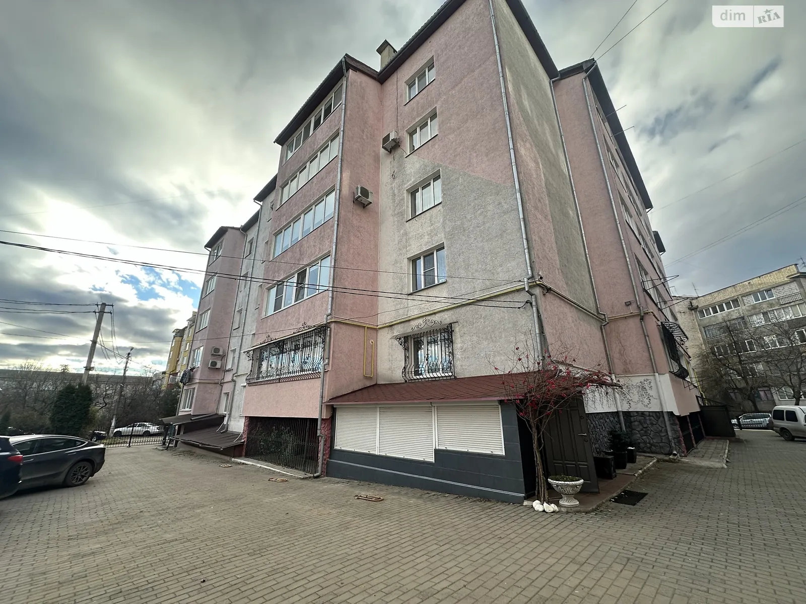 Продается офис 120 кв. м в бизнес-центре, цена: 180000 $