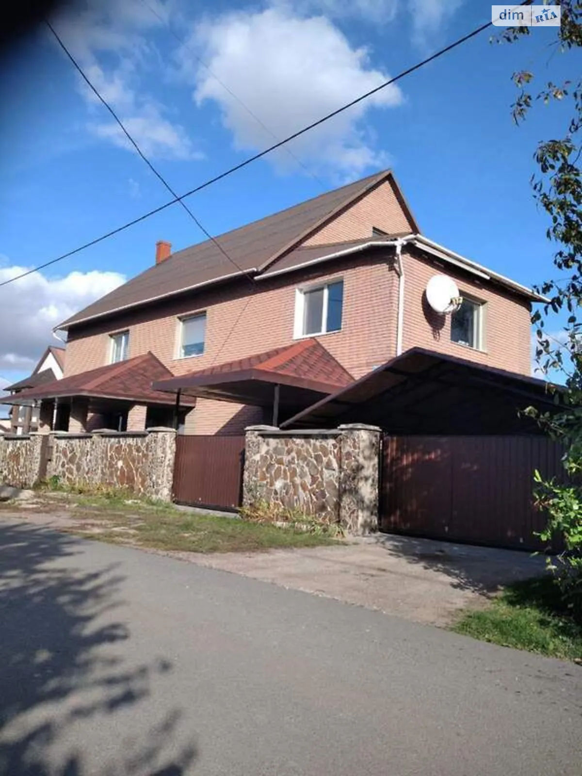 Продається будинок 3 поверховий 340 кв. м з каміном, цена: 290000 $