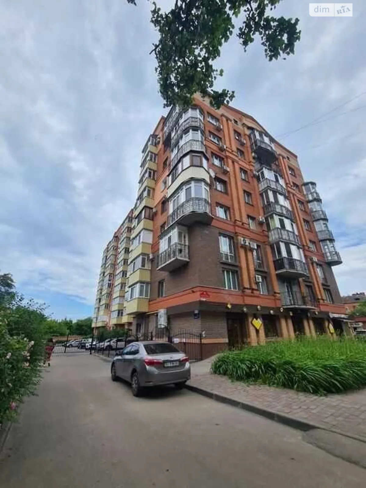 Продается 4-комнатная квартира 101 кв. м в Полтаве, ул. Владимира Козака