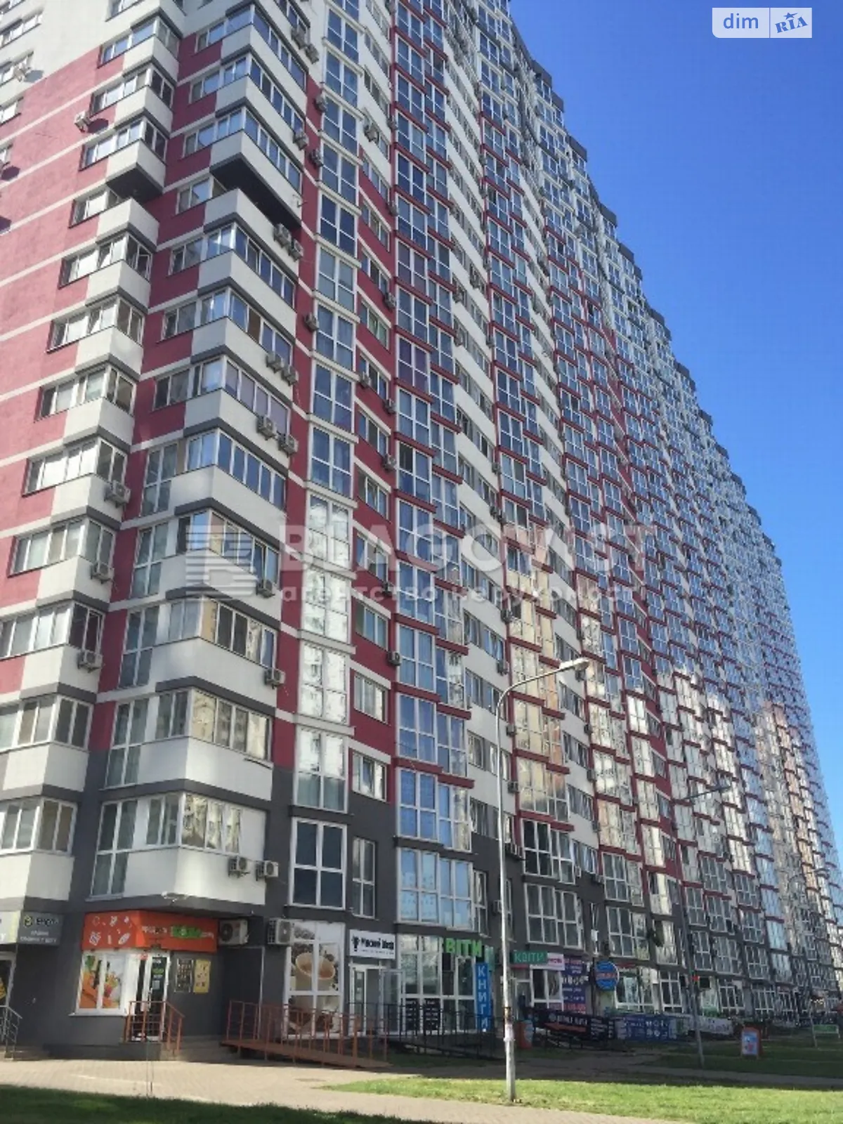 Продается 2-комнатная квартира 77 кв. м в Киеве, ул. Драгоманова, 2Б