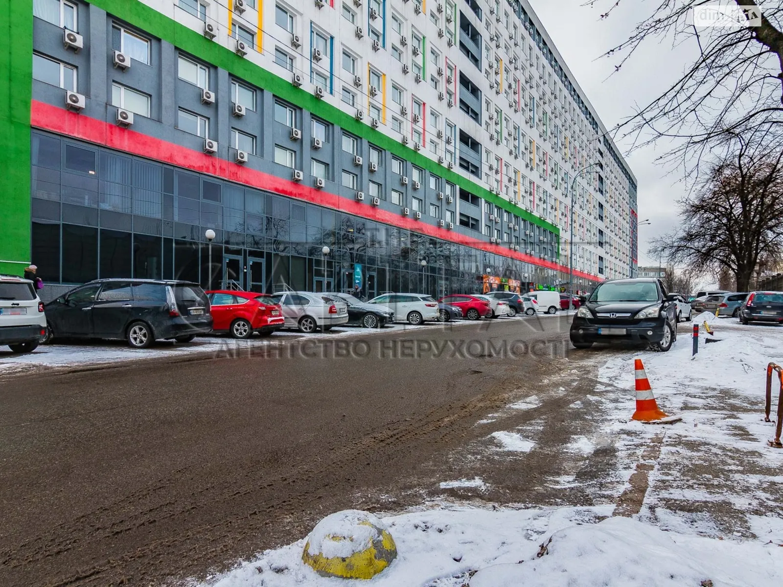 Продається об'єкт сфери послуг 904 кв. м в 13-поверховій будівлі, цена: 1446400 $