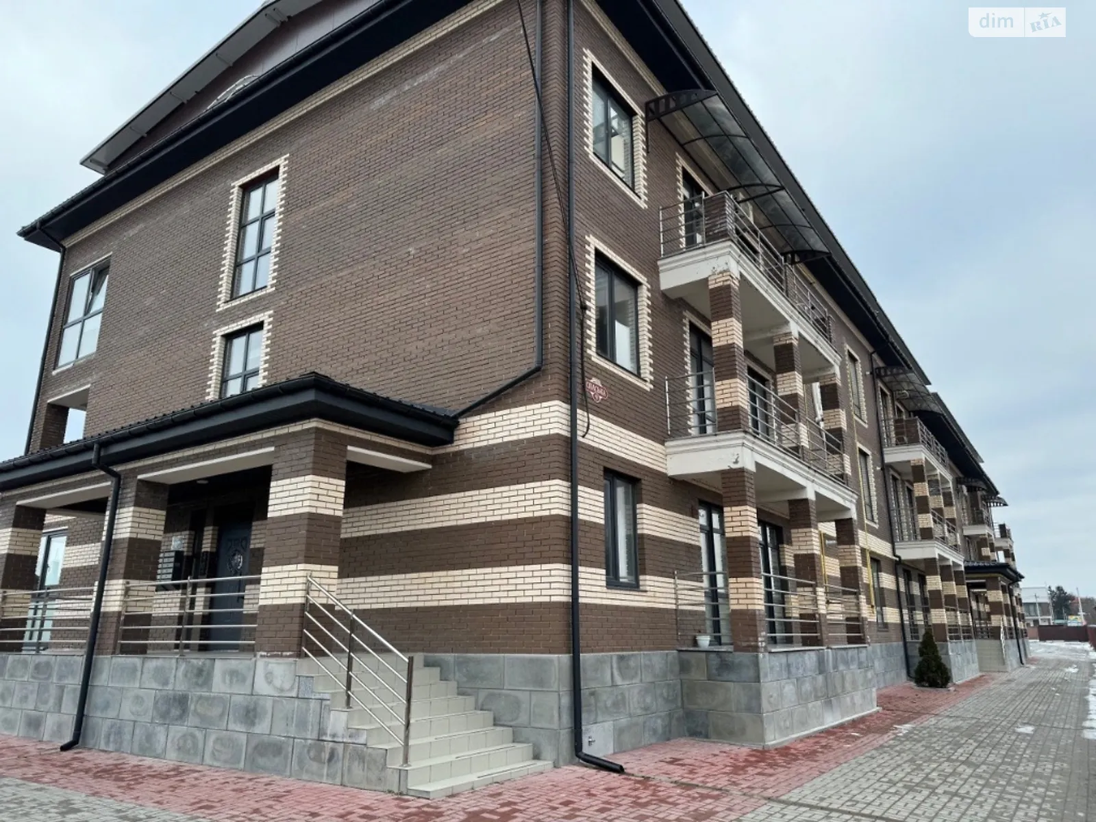 Продается 2-комнатная квартира 74 кв. м в Ровно - фото 1