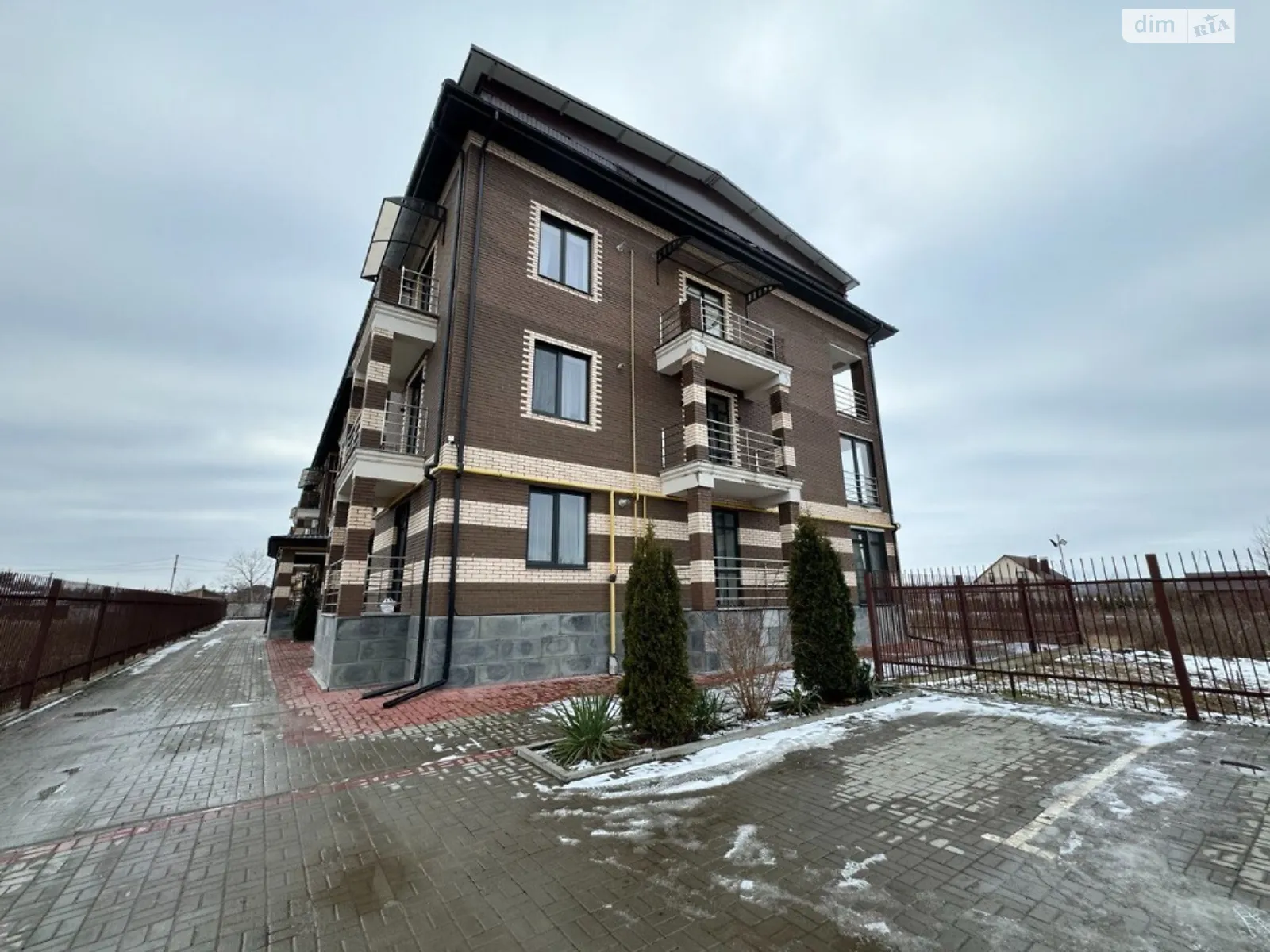 Продается 2-комнатная квартира 74 кв. м в Ровно - фото 1