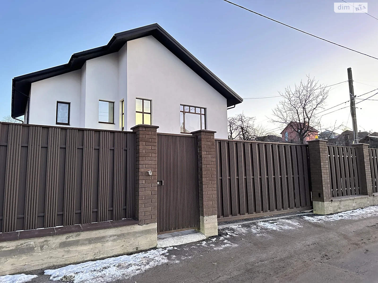 Продается дом на 2 этажа 190 кв. м с камином, цена: 365000 $