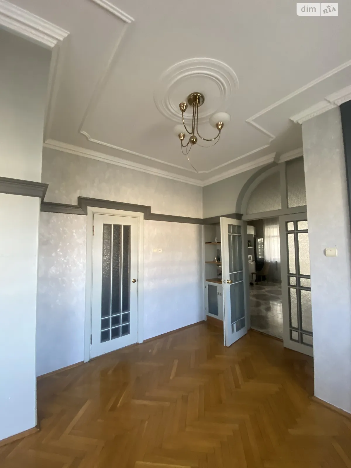 Продается дом на 3 этажа 300 кв. м с подвалом - фото 2