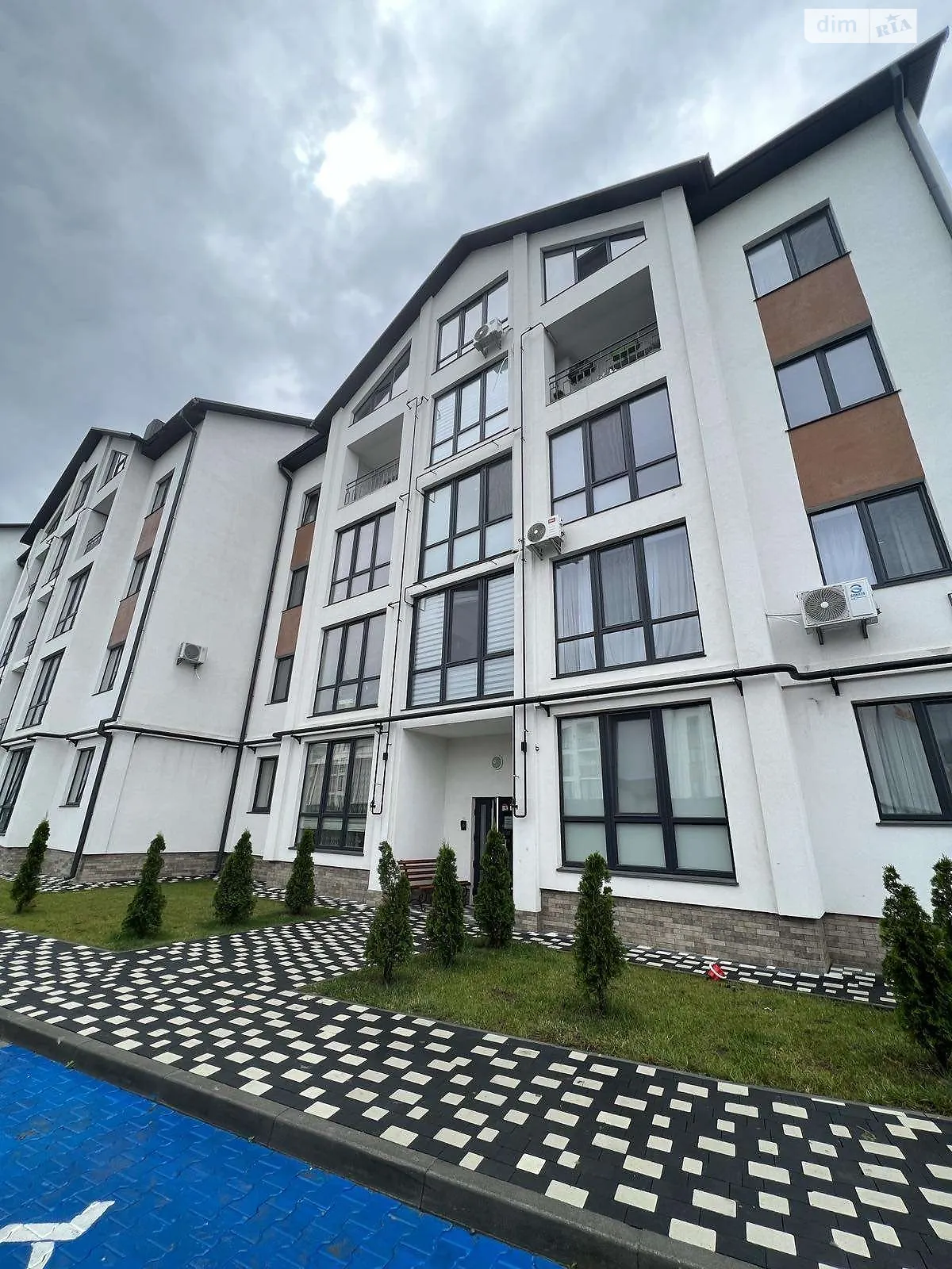 Продается 4-комнатная квартира 121 кв. м в Черновцах, цена: 82000 $