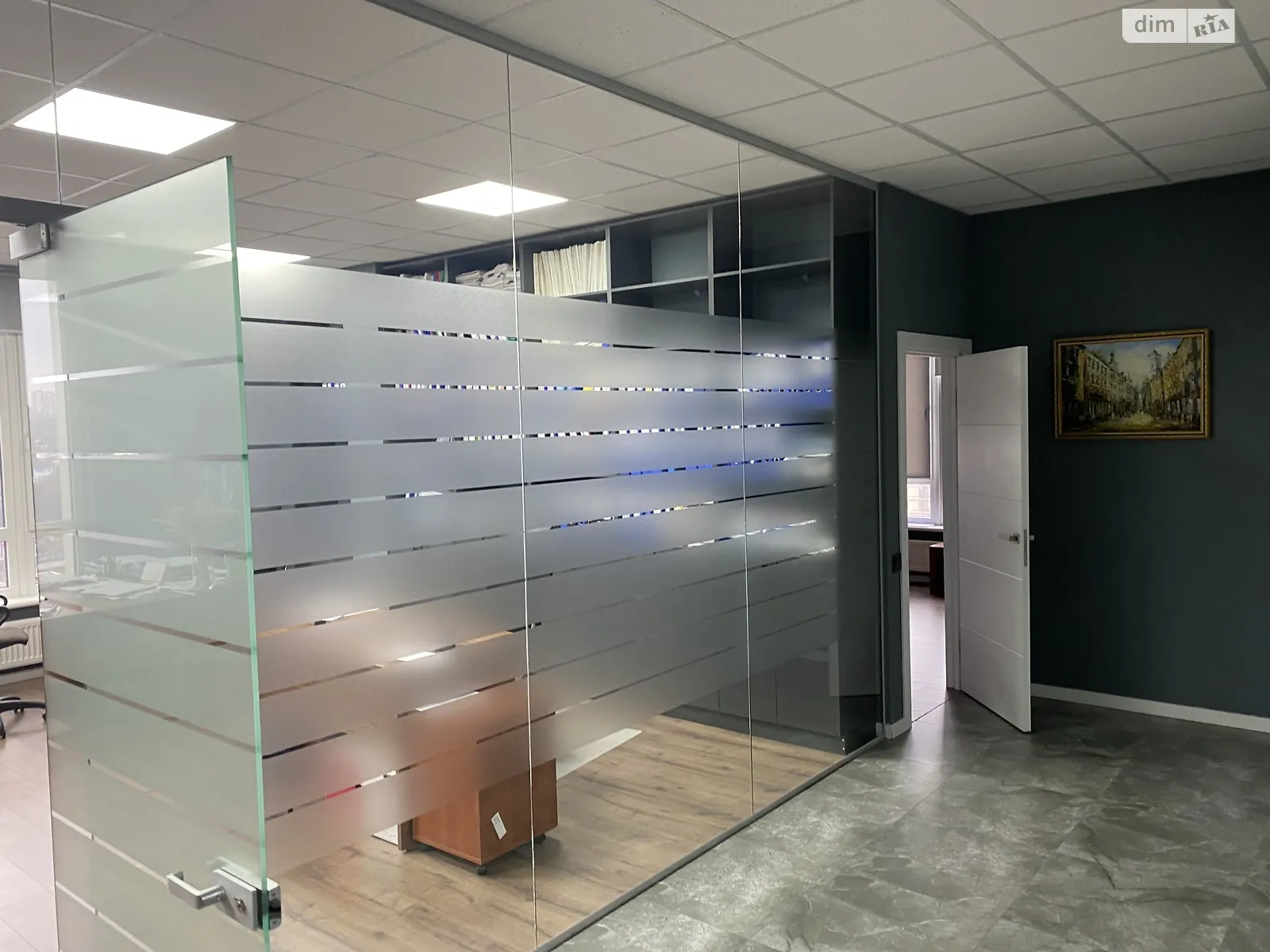 Продается офис 118 кв. м в бизнес-центре, цена: 270000 $ - фото 1