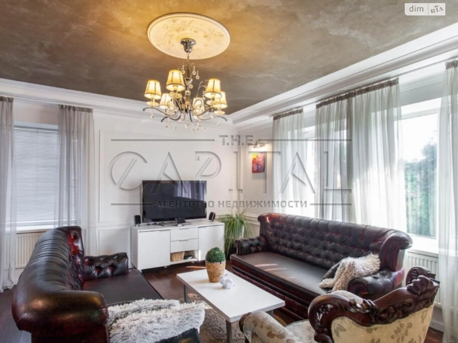 Продается дом на 3 этажа 210 кв. м с камином, цена: 300000 $ - фото 1