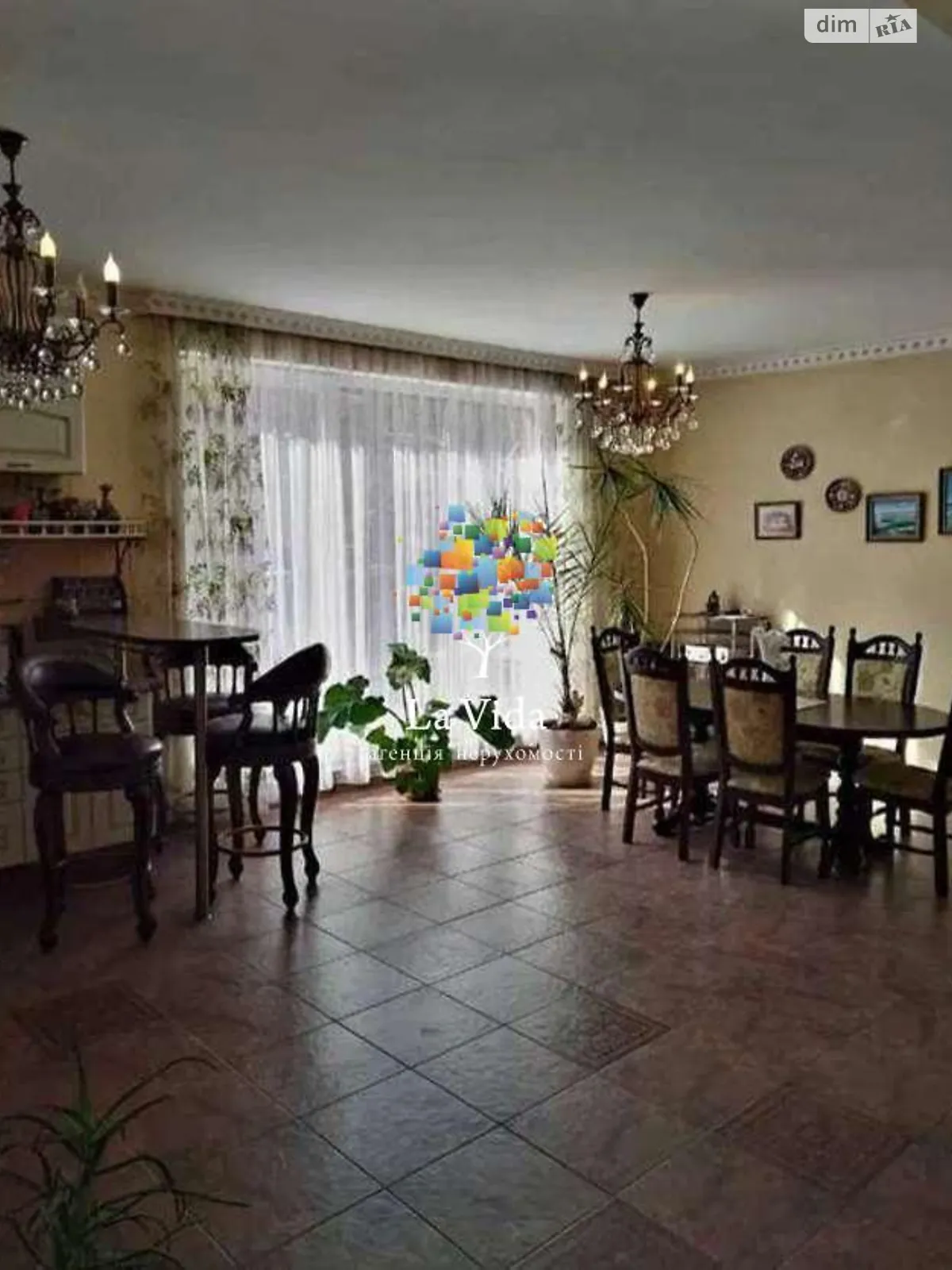 Продается дом на 2 этажа 180 кв. м с камином, цена: 250308 $ - фото 1