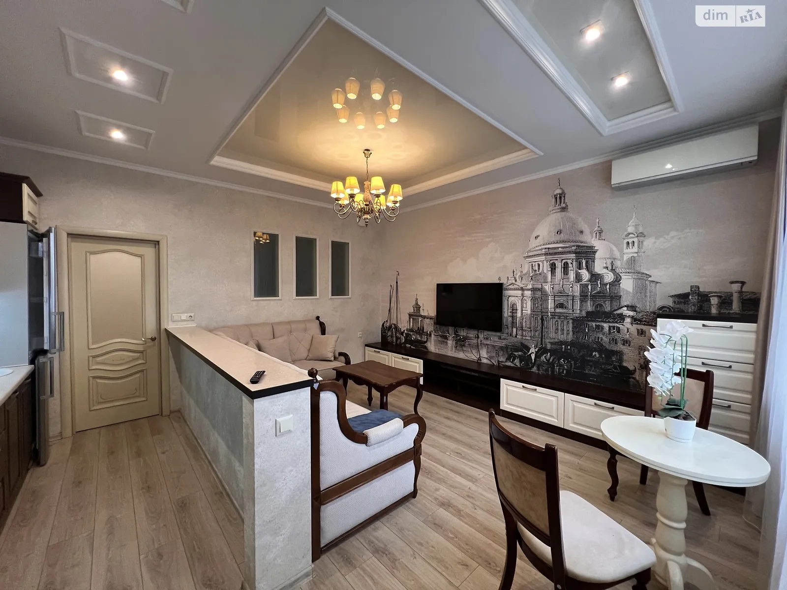 Продається 2-кімнатна квартира 69 кв. м у Одесі, плато Гагарінське