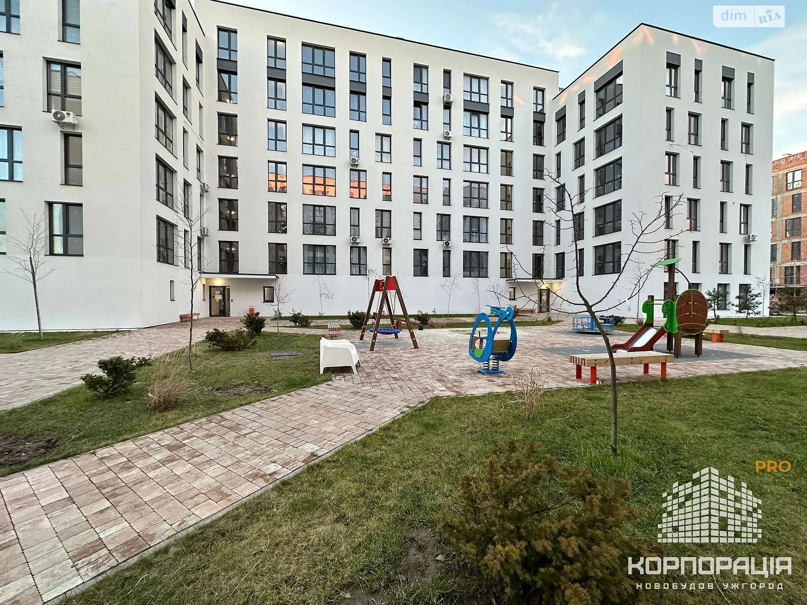 Продается 3-комнатная квартира 74.97 кв. м в Минае, ул. Августина Волошина - фото 1