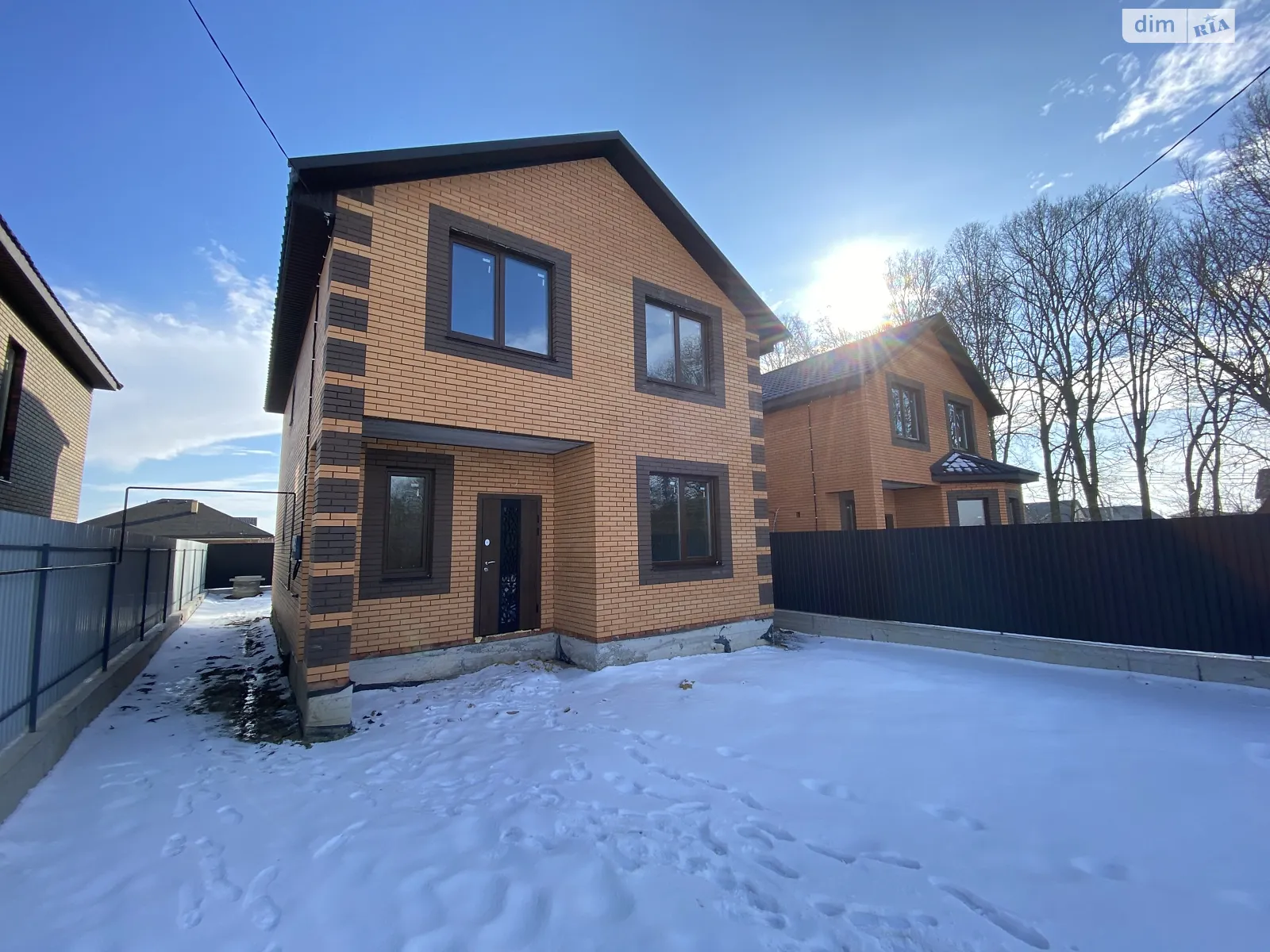 Продается дом на 2 этажа 125 кв. м с садом, цена: 85000 $ - фото 1