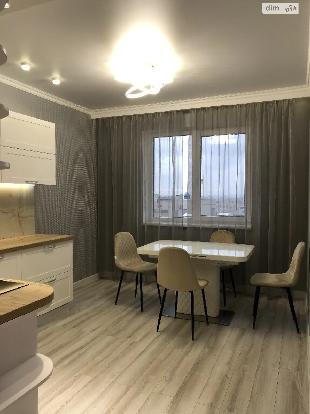 Продается 1-комнатная квартира 43.2 кв. м в Одессе, ул. Академика Сахарова, 3 - фото 1