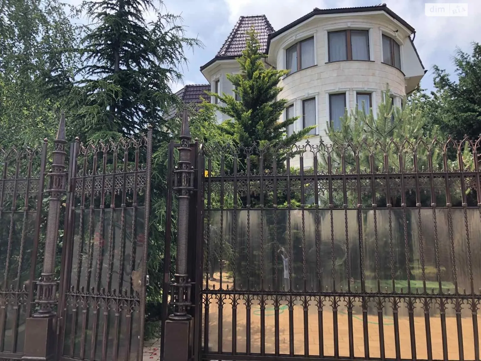 Продается дом на 4 этажа 650 кв. м с гаражом, цена: 2500000 $ - фото 1