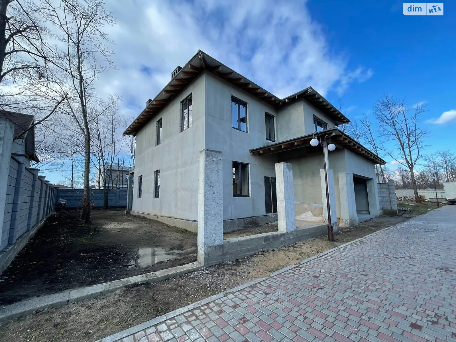 Продається будинок 2 поверховий 220 кв. м з гаражем, цена: 230000 $