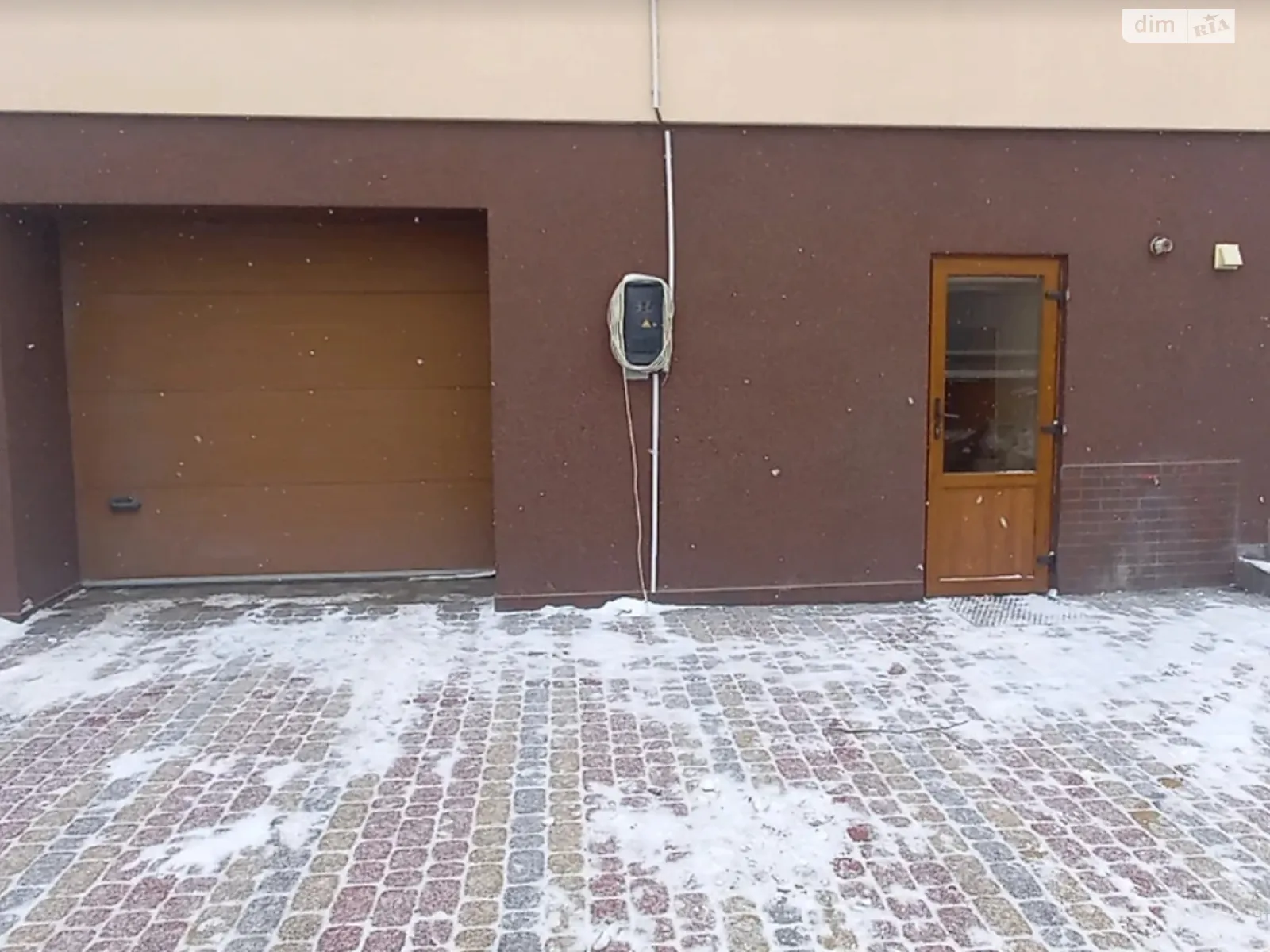Продається будинок 3 поверховий 250 кв. м з подвалом, цена: 140000 $ - фото 1