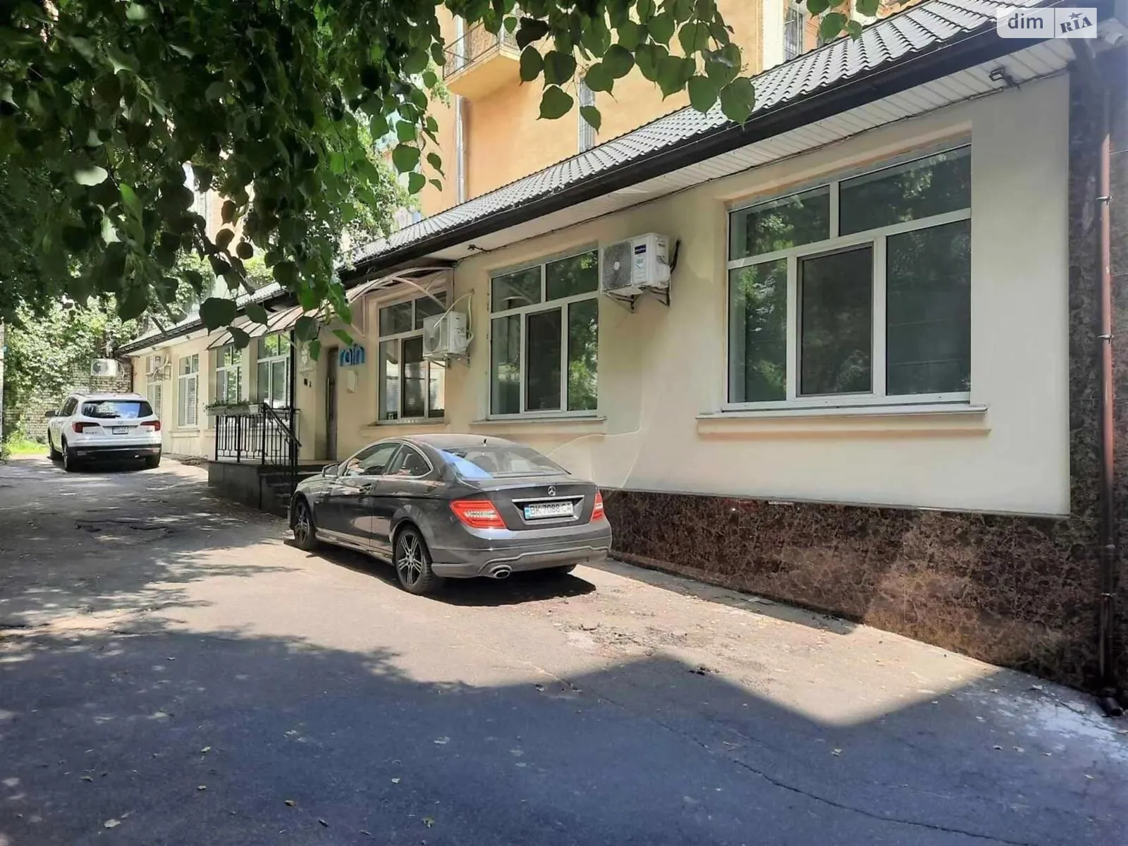 Здається в оренду офіс 242 кв. м в бізнес-центрі, цена: 115000 грн