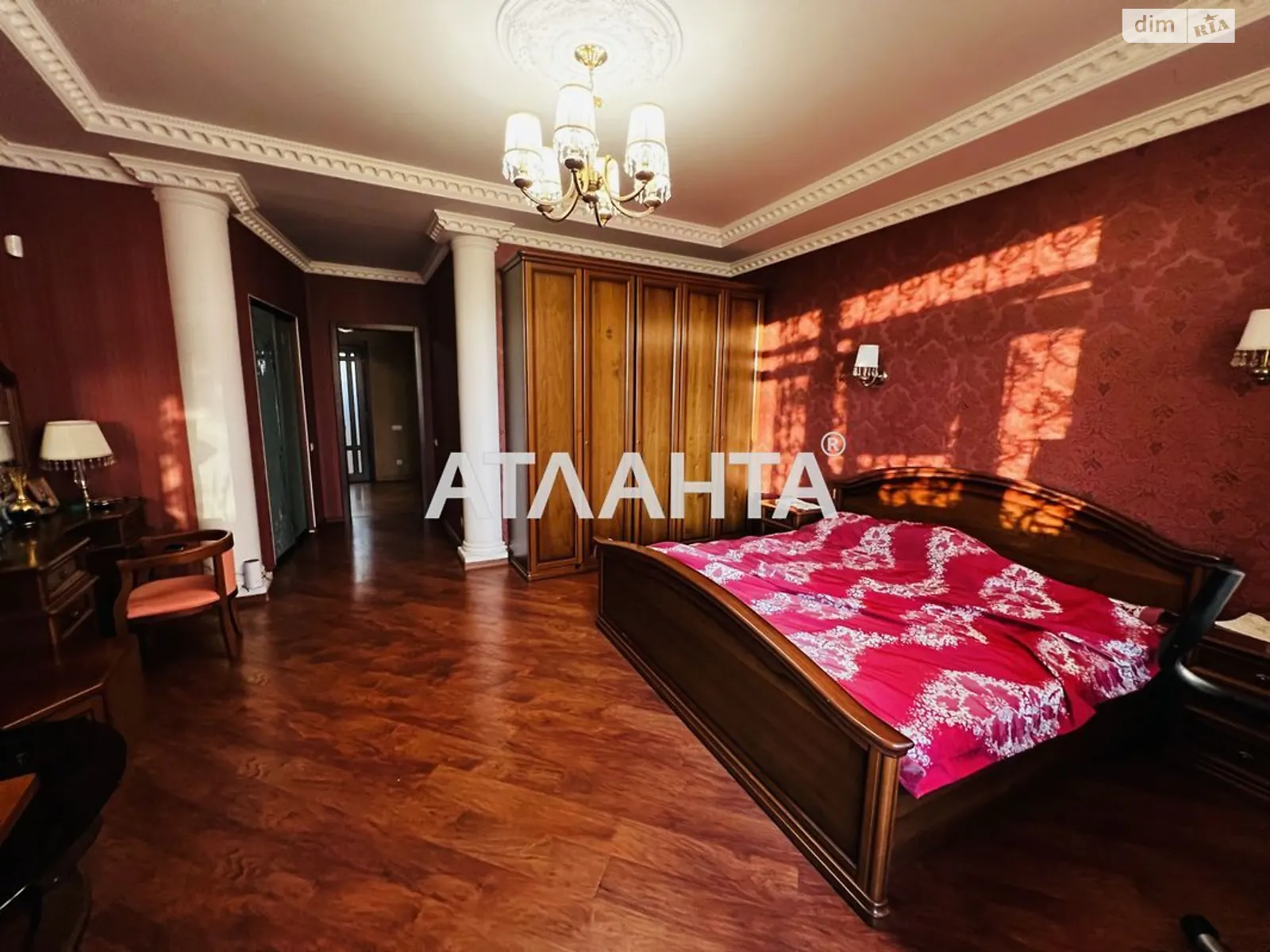 Продается 3-комнатная квартира 128 кв. м в Одессе, Фонтанская дор., 49/1 - фото 1