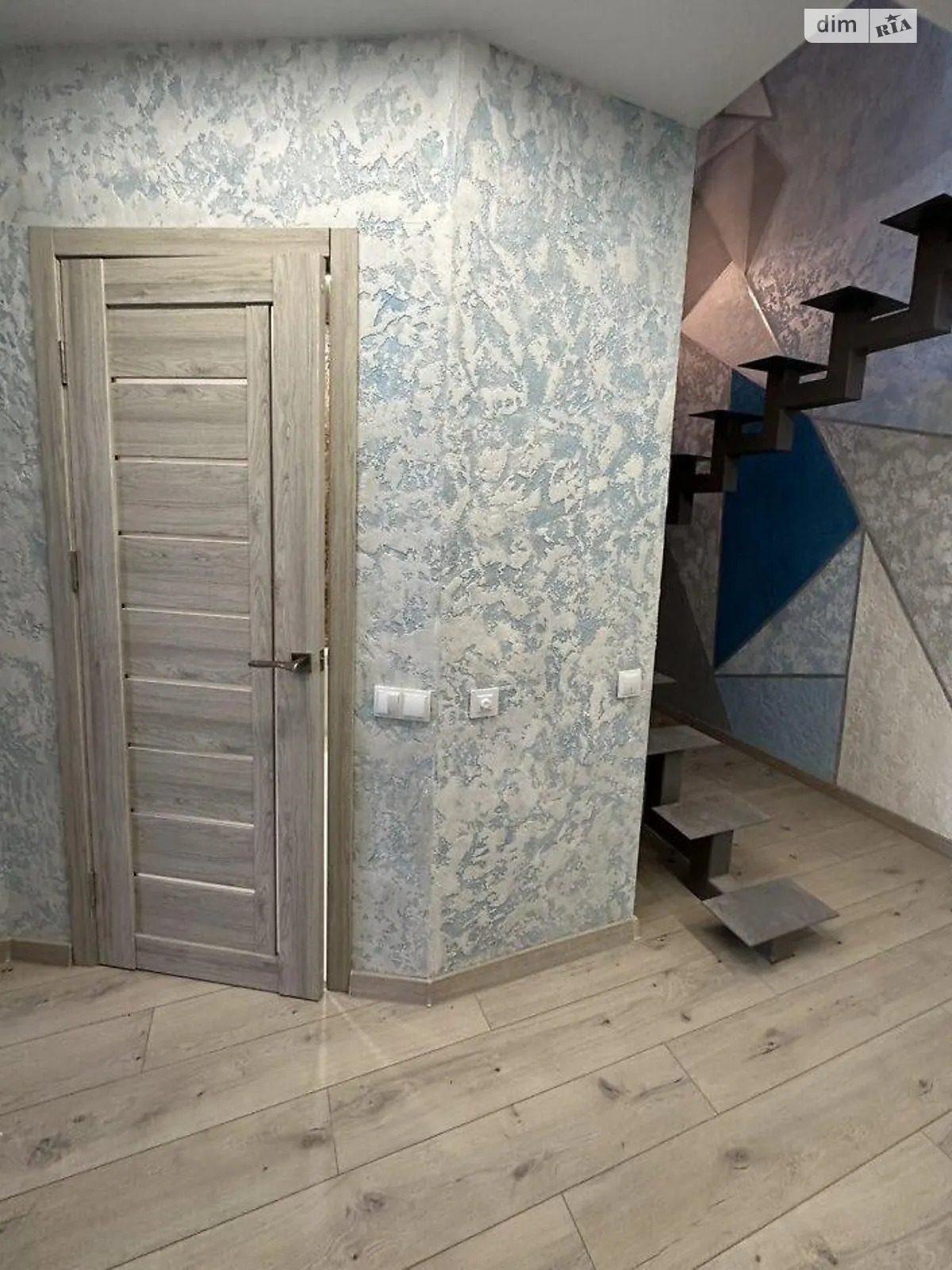 Продается 3-комнатная квартира 74 кв. м в Харькове, ул. Большая Кольцевая, 4