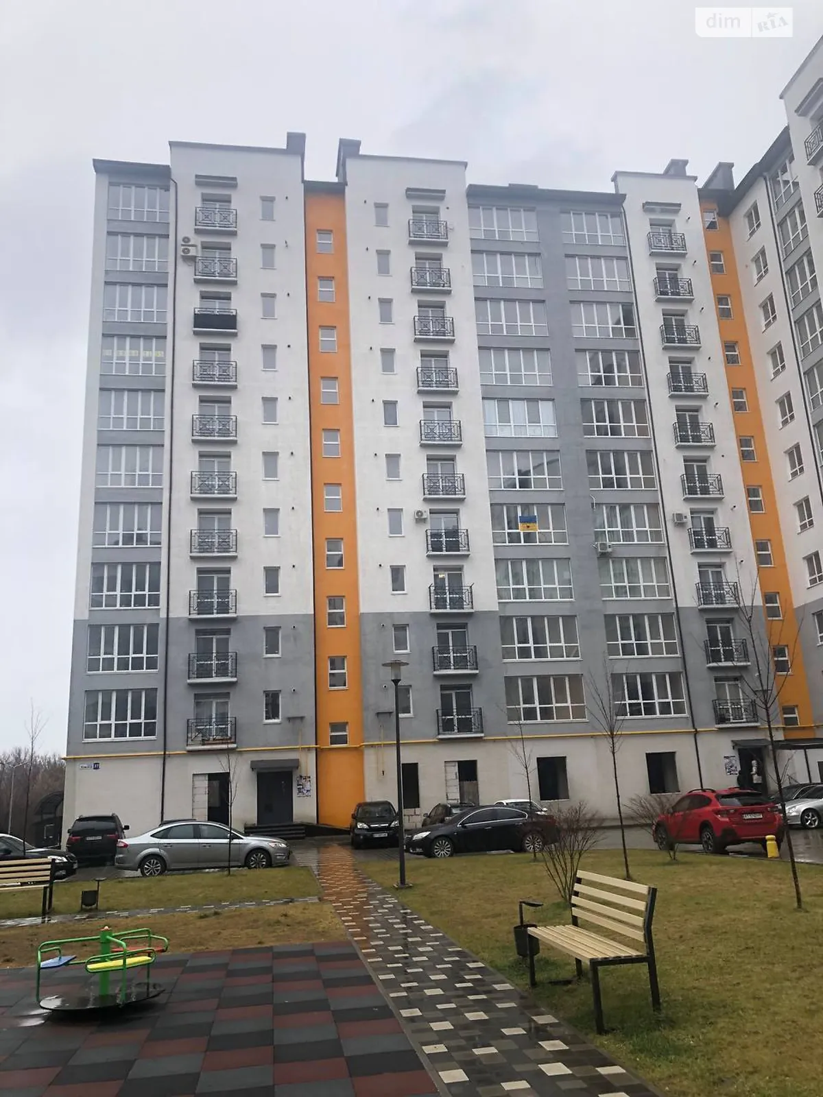 Продается 2-комнатная квартира 71.4 кв. м в Ивано-Франковске