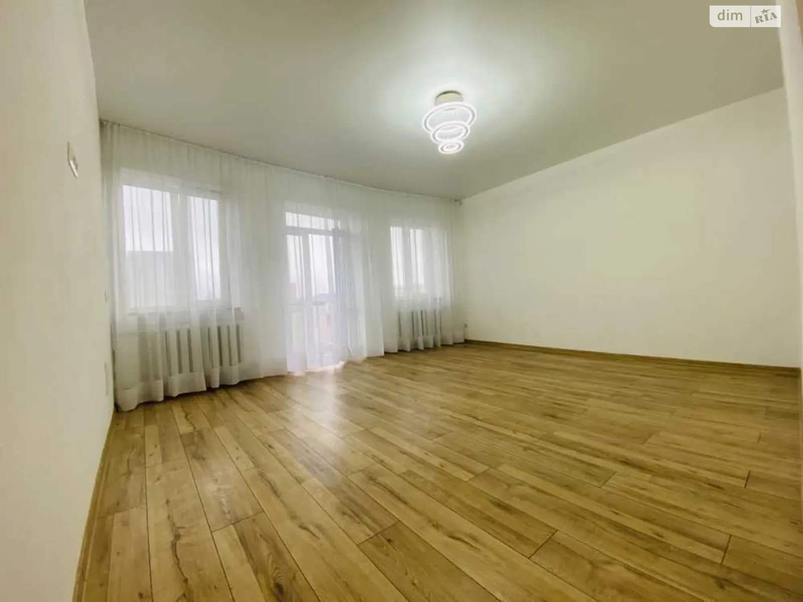 Продается 1-комнатная квартира 36 кв. м в Полтаве, ул. Сенная