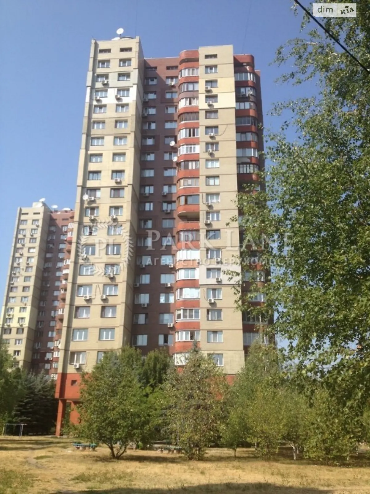 Продается 4-комнатная квартира 115 кв. м в Киеве, ул. Старонаводницкая, 8А