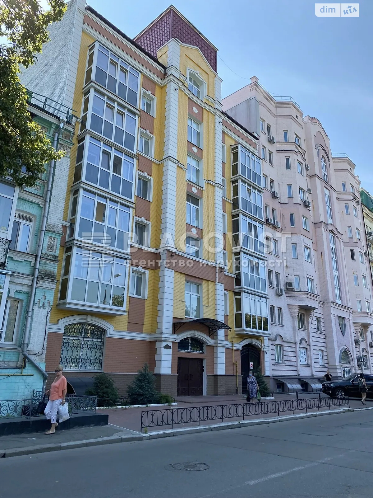 Продается 4-комнатная квартира 170 кв. м в Киеве, ул. Юрковская, 28