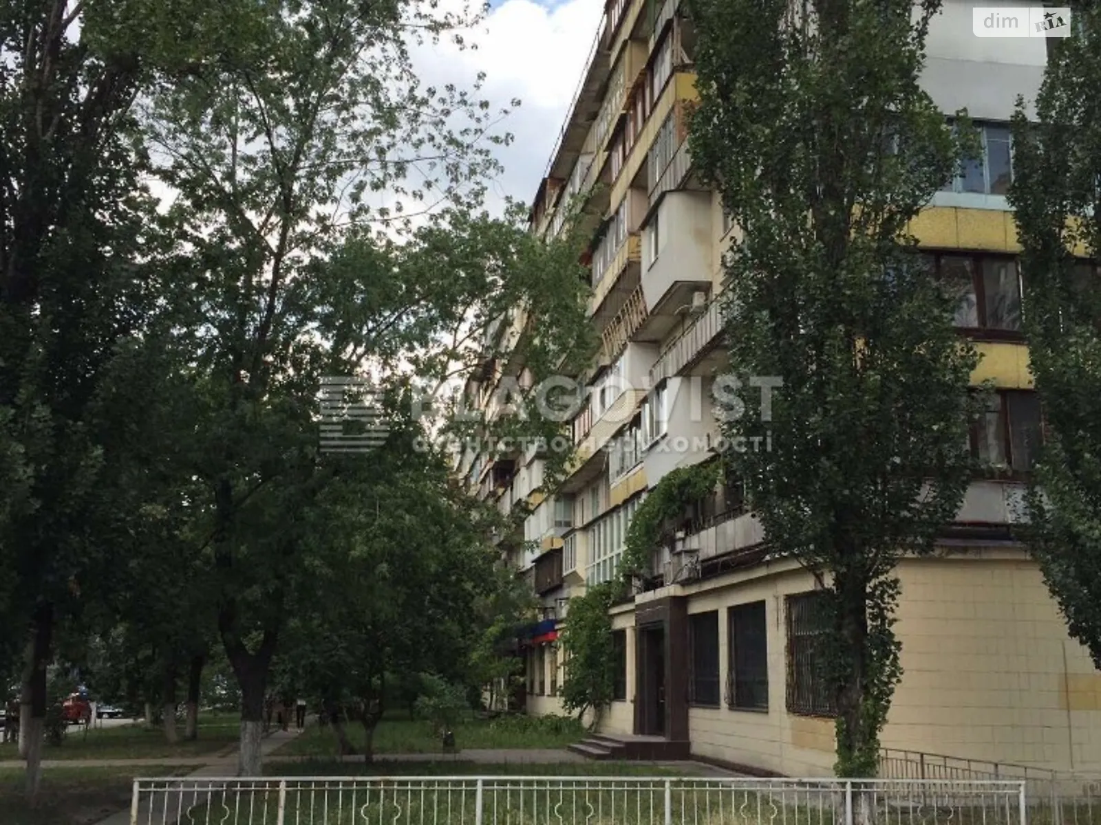 Продається 3-кімнатна квартира 63 кв. м у Києві, просп. Оболонський, 16