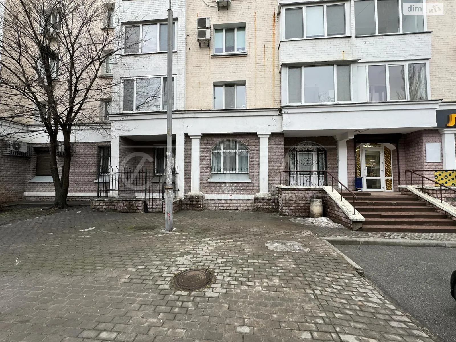 Сдается в аренду офис 156 кв. м в бизнес-центре, цена: 1040 $