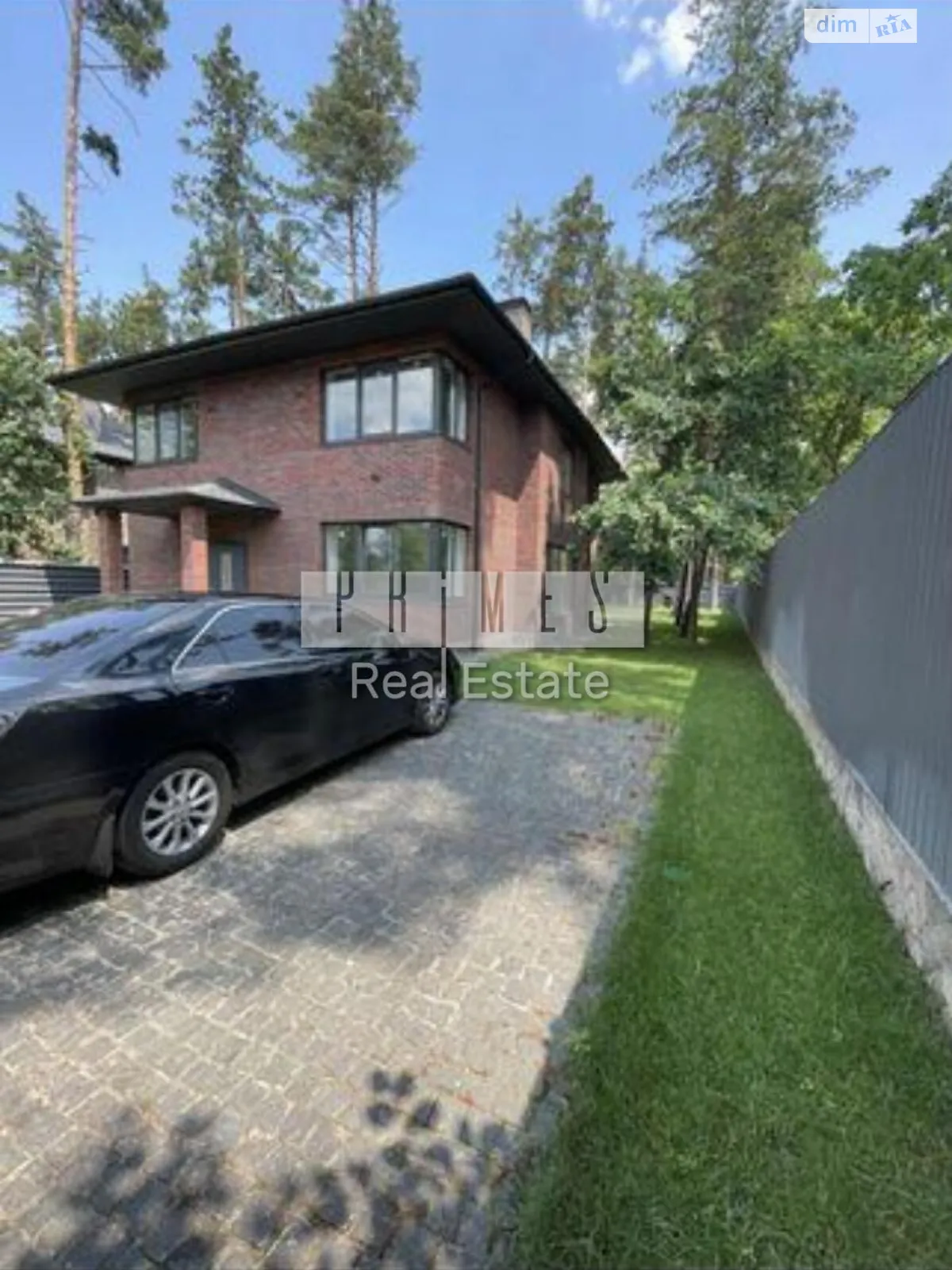 Продается дом на 2 этажа 250 кв. м с гаражом, цена: 450000 $