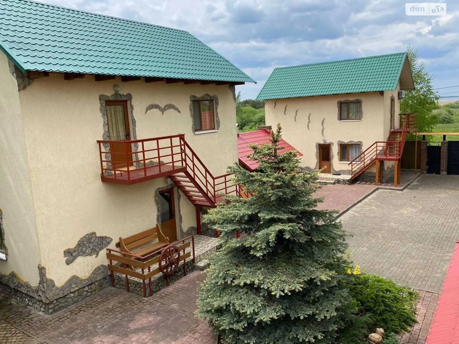 Продається будинок 2 поверховий 215 кв. м з каміном, цена: 128000 $