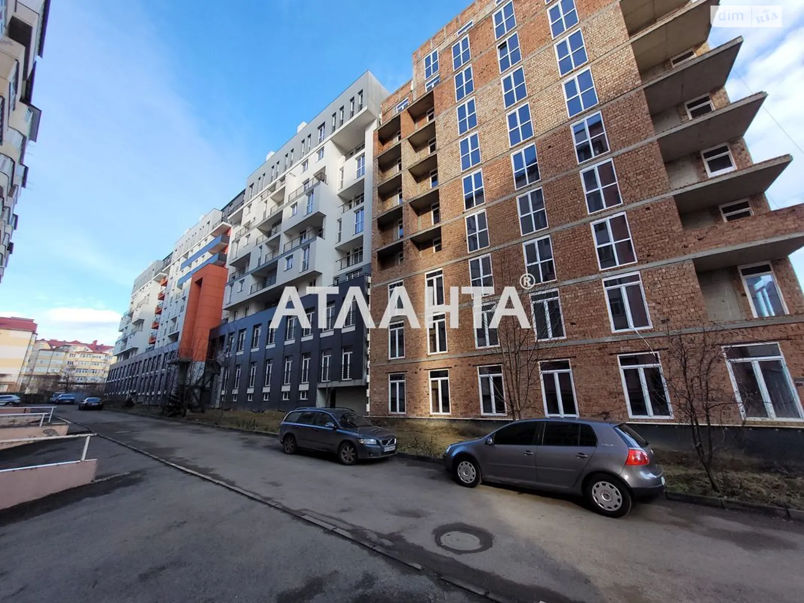 Продается 3-комнатная квартира 94.1 кв. м в Черновцах - фото 1