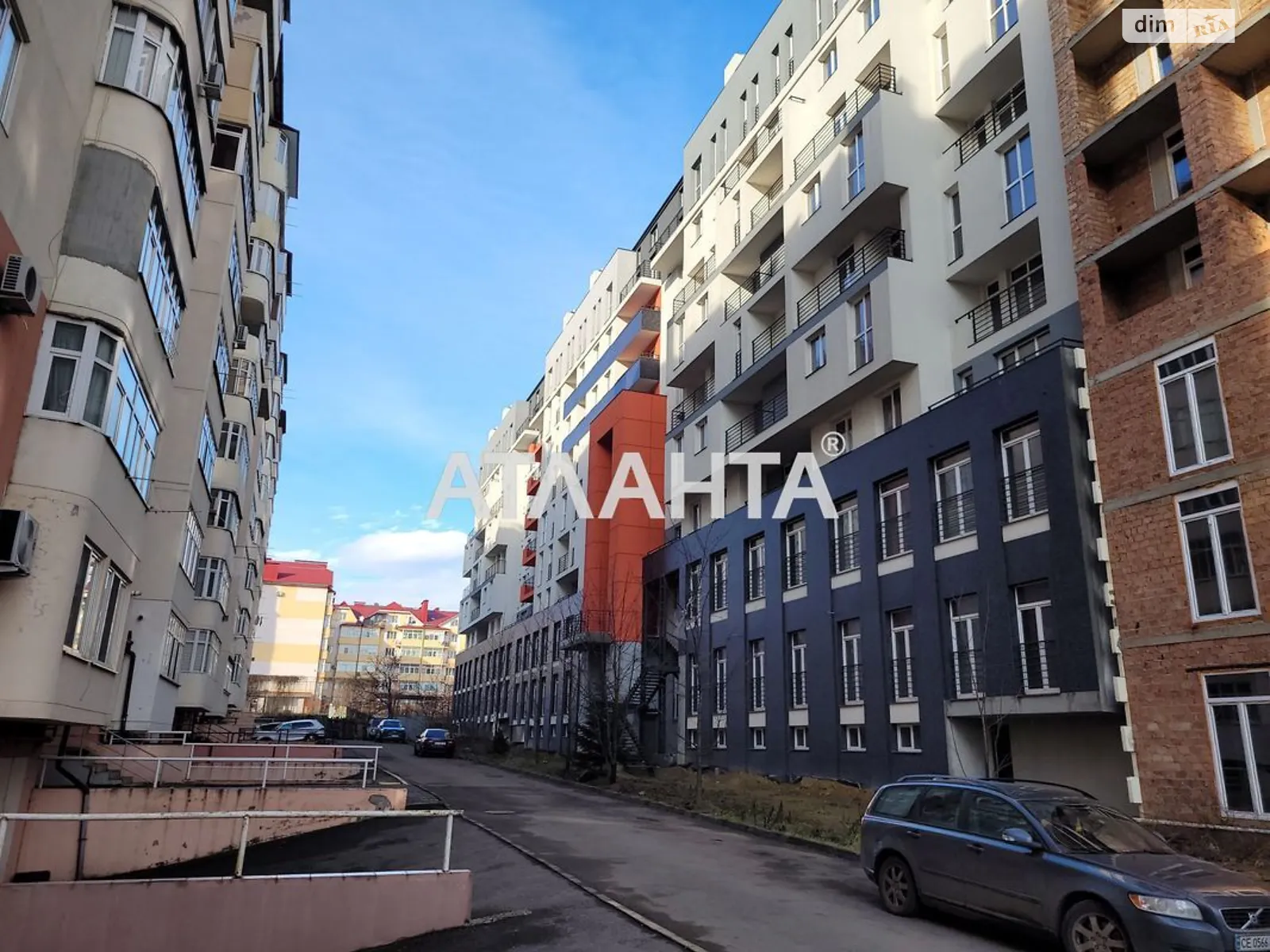 Продается 1-комнатная квартира 39.3 кв. м в Черновцах, ул. Русская - фото 1