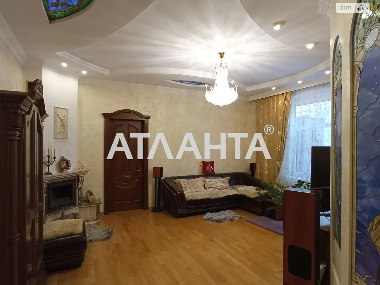 Продается 3-комнатная квартира 142 кв. м в Черновцах, цена: 180000 $
