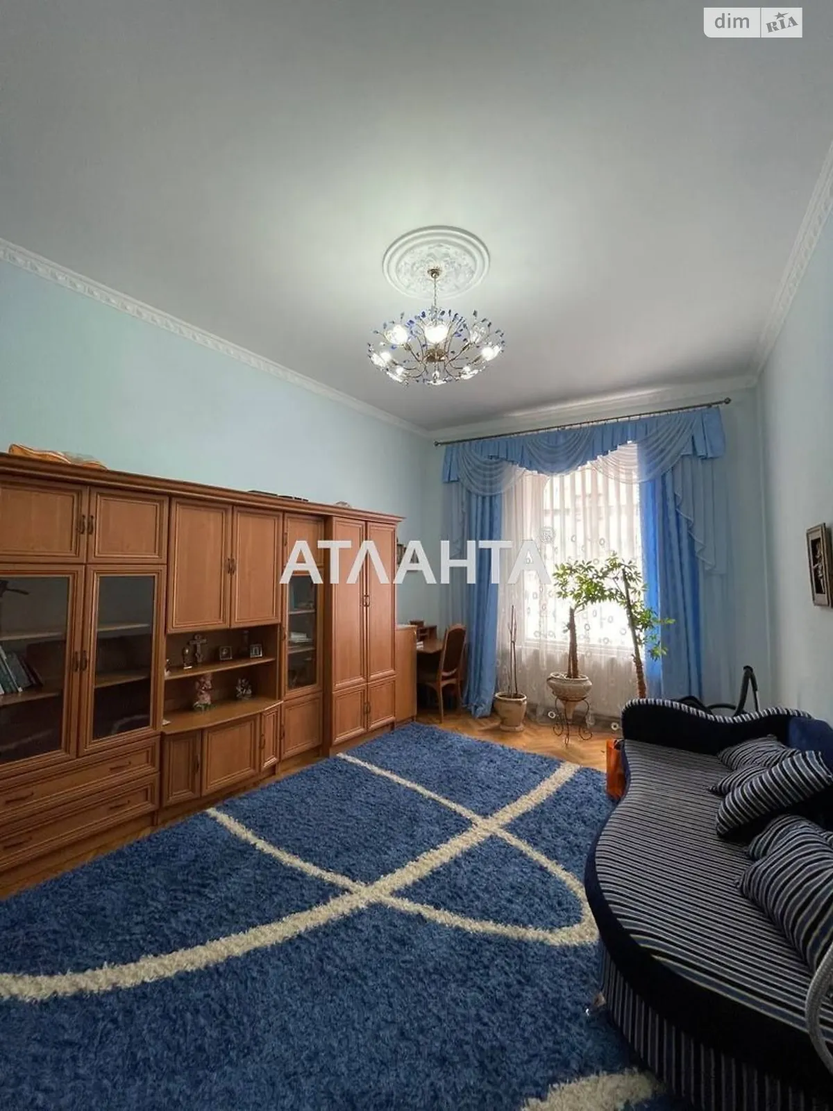 Продается 3-комнатная квартира 80 кв. м в Черновцах