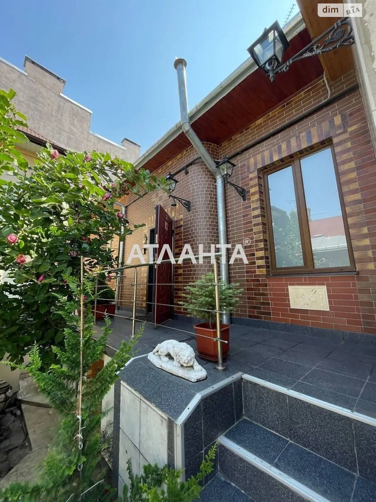 Продается 2-комнатная квартира 84.4 кв. м в Черновцах, цена: 155000 $