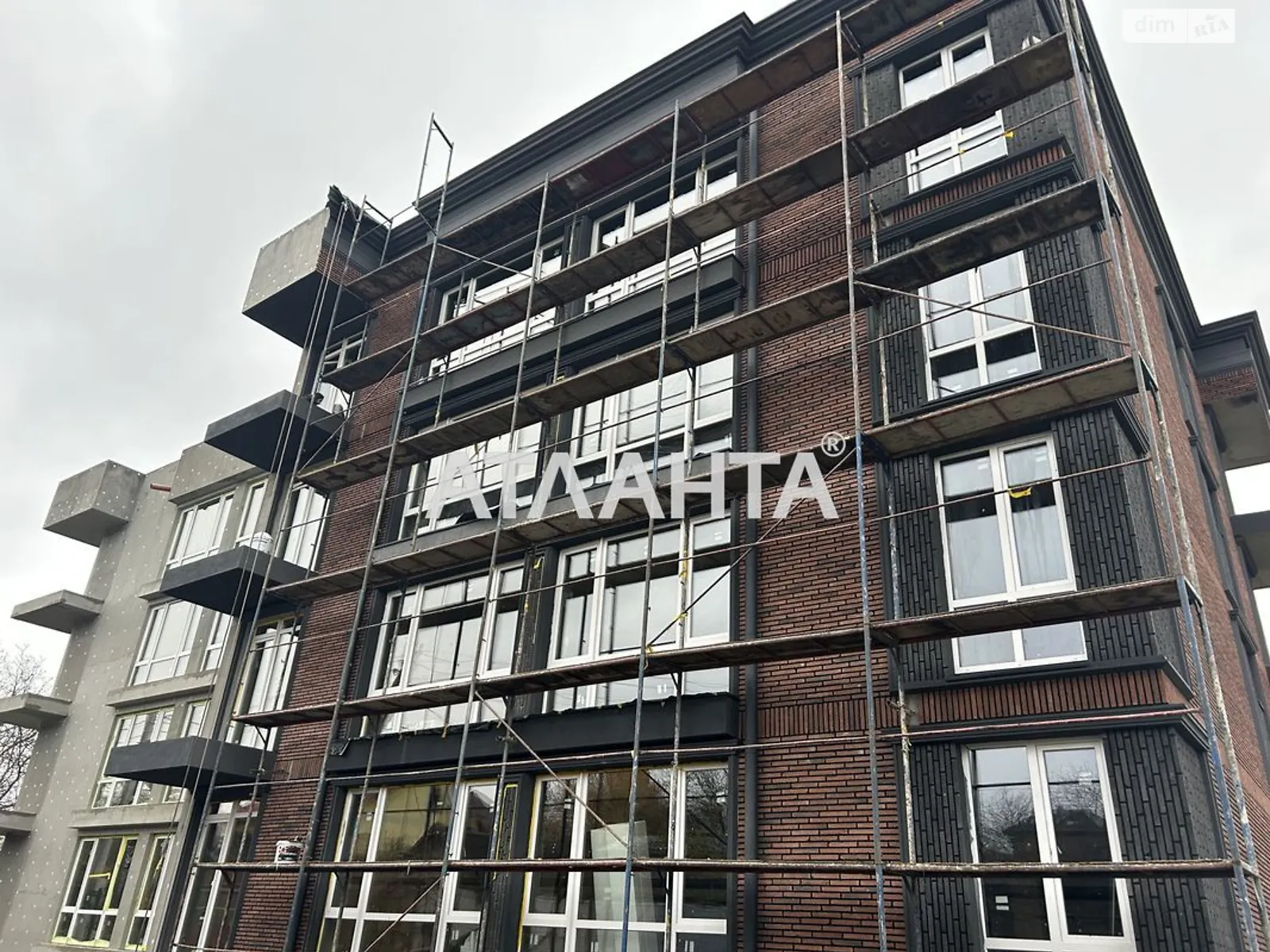 Продается 1-комнатная квартира 41.6 кв. м в Черновцах, цена: 49920 $