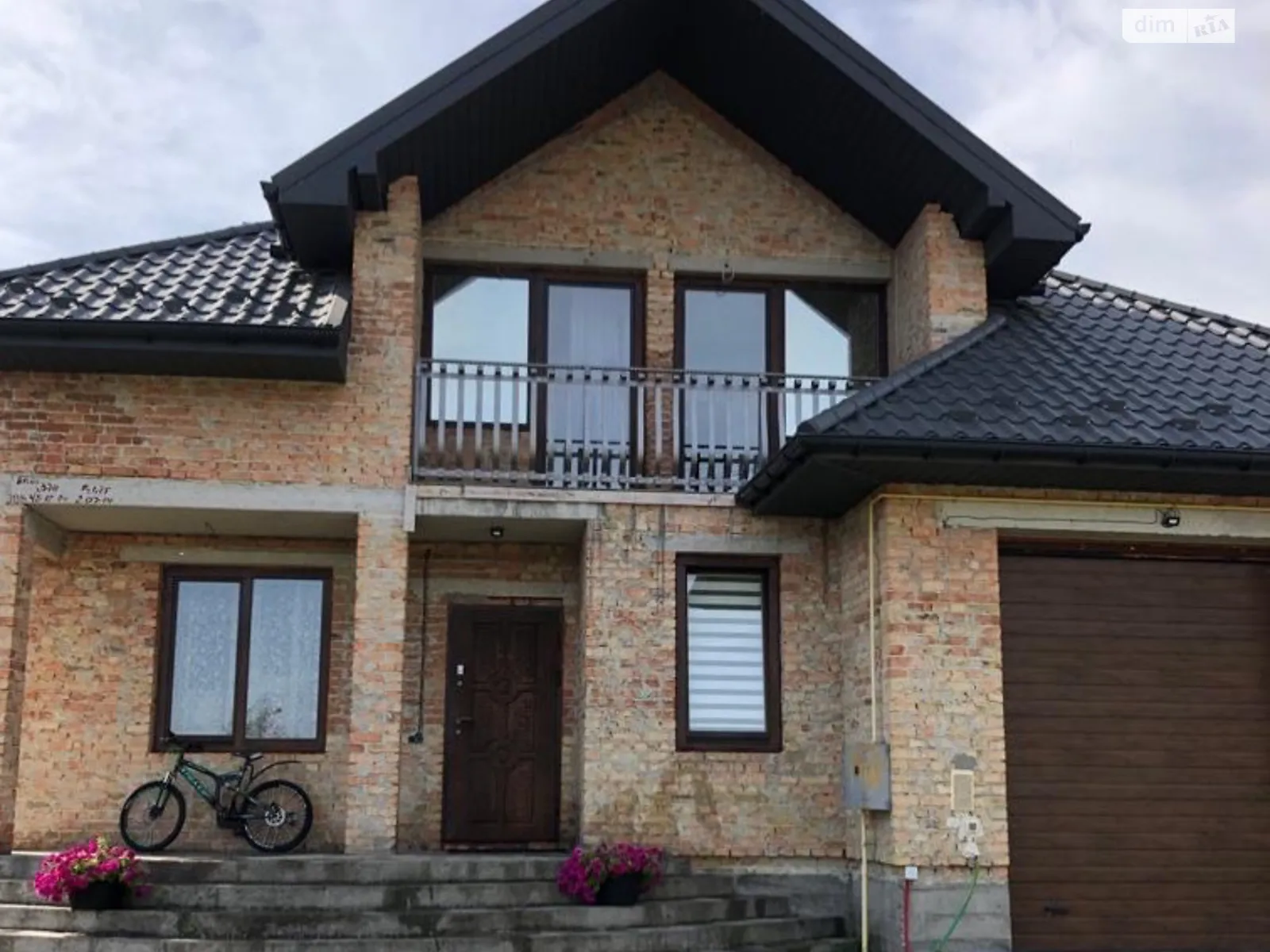 Продается дом на 2 этажа 245 кв. м с камином, цена: 130000 $ - фото 1