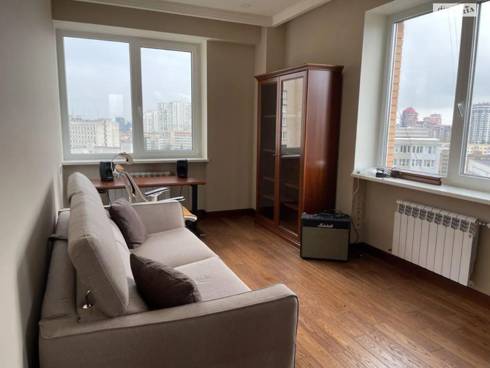 Продается 4-комнатная квартира 126 кв. м в Киеве, ул. Лескова, 1А