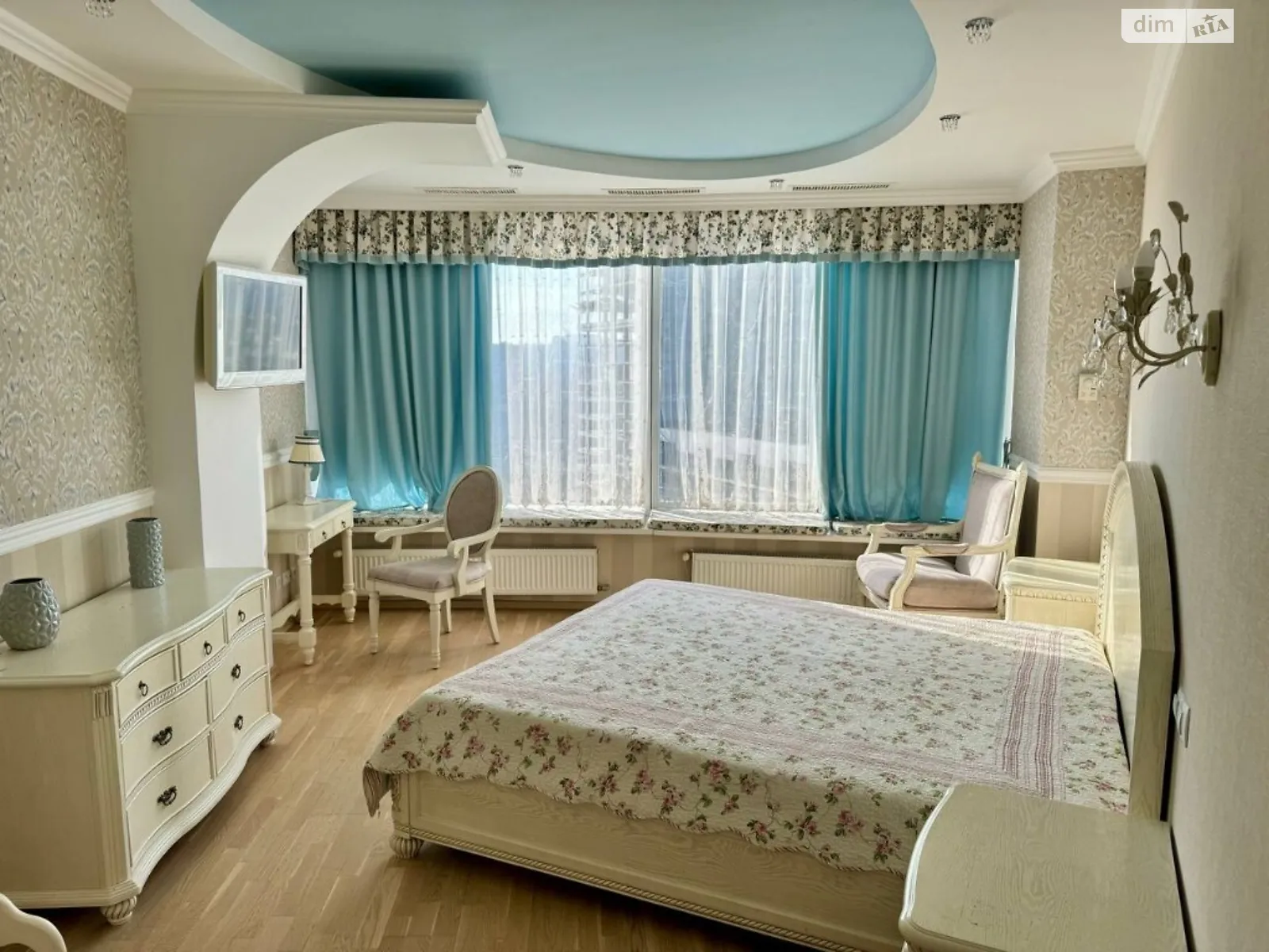 Продается 2-комнатная квартира 65 кв. м в Днепре, ул. Королевы Елизаветы II(Глинки), 1 - фото 1