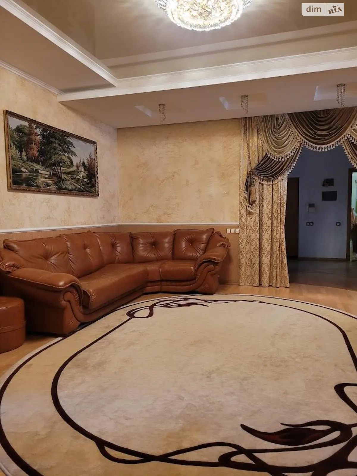 Продается 3-комнатная квартира 117 кв. м в Одессе, ул. Среднефонтанская, 19Б