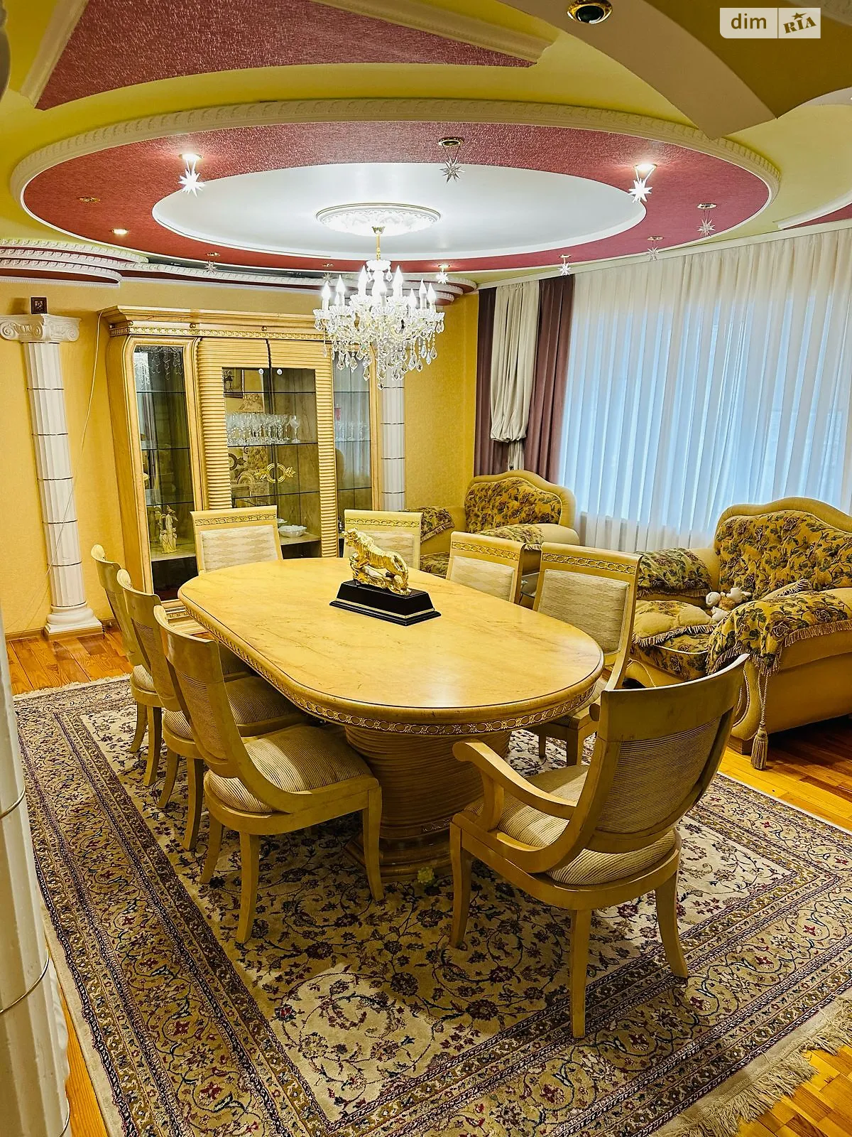 Продается 5-комнатная квартира 240 кв. м в Хмельницком, просп. Мира