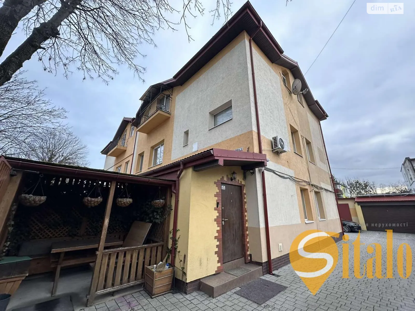 Продається будинок 3 поверховий 109 кв. м з каміном, цена: 125000 $