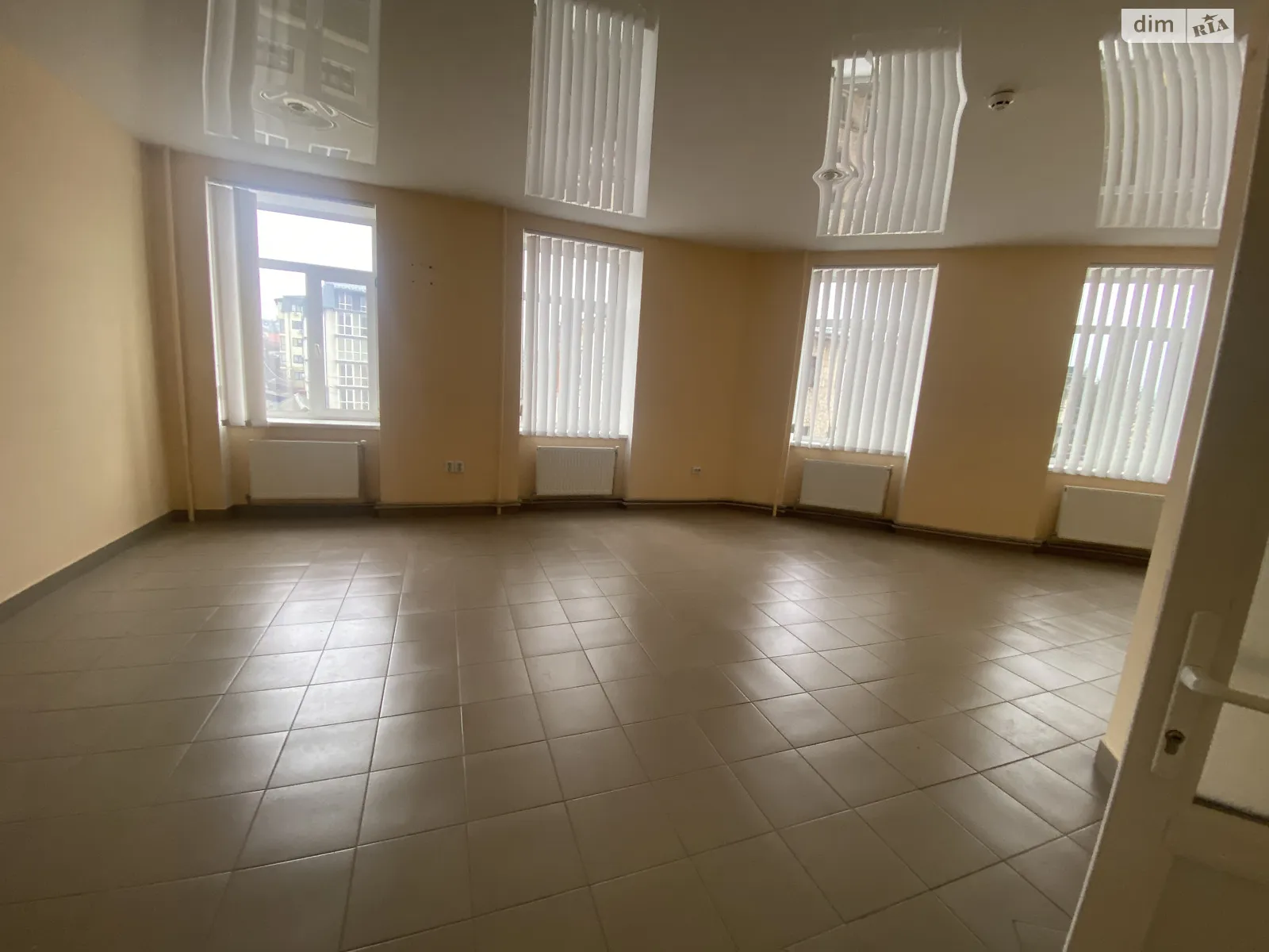 Продається офіс 45 кв. м в бізнес-центрі, цена: 29000 $